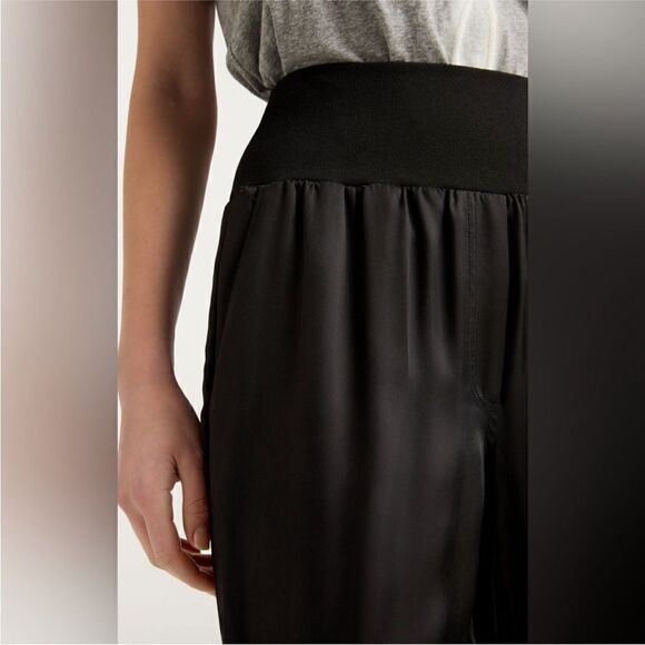 Cinq à Sept NWT Giles Cargo Pocket Satin Jogger
Pants In Black Size XS MSRP $265 - Picture 7 of 7